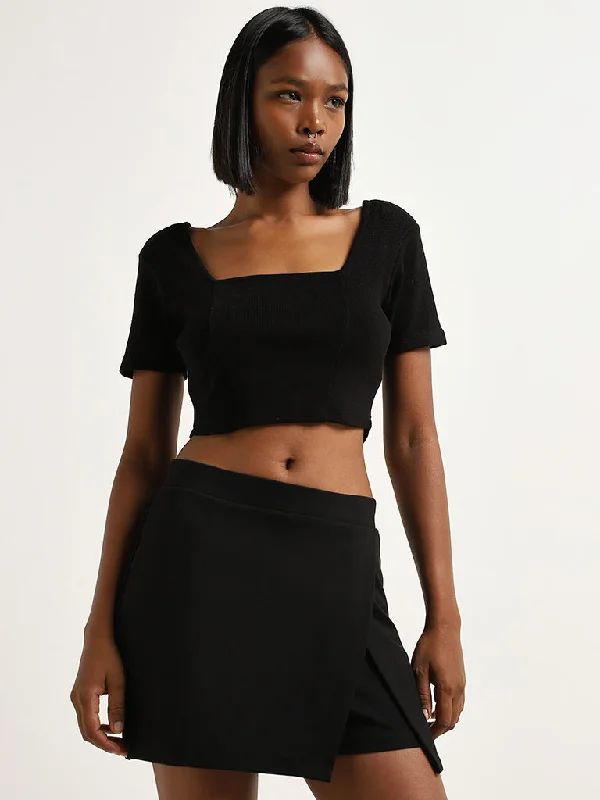 Nuon Black Seam-Detailed Cropped T-Shirt